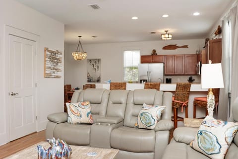 House, Multiple Beds (Barefoot Cottage B28) | Living area