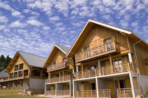 You will love to enjoy a relaxing vacation at this prime destination!