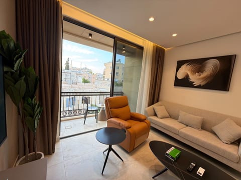 Apartment, 1 Bedroom, Accessible, Smoking | Living room