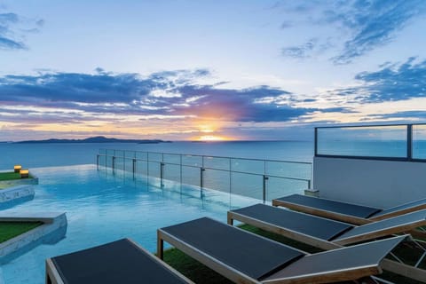 Condo, 1 Bedroom, Accessible, Smoking | Pool | Outdoor pool