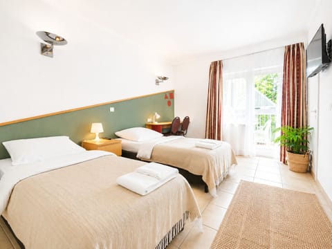 Double Room | Desk, free WiFi, bed sheets
