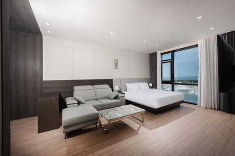 Junior Suite | Individually decorated, individually furnished, desk, free WiFi