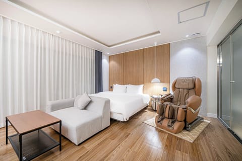Standard Double Room | In-room safe, blackout drapes, soundproofing, free WiFi