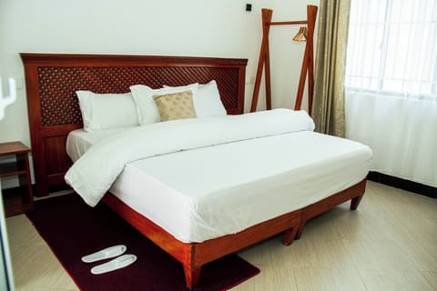Premium Studio Suite, Balcony | Desk, laptop workspace, soundproofing, free WiFi