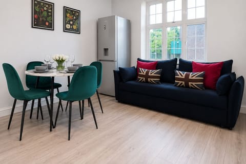 Living & Dining area - King's Cross flat near Regent's Park & Camden