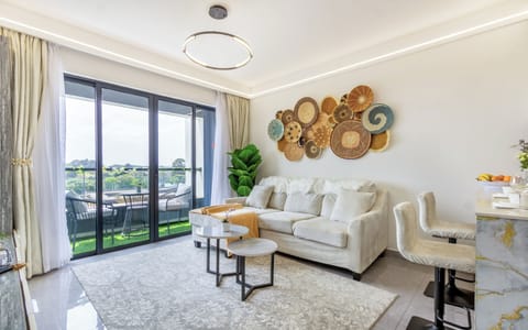 Apartment, 1 Bedroom, Smoking, Patio | Living room