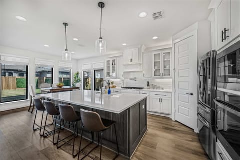 House | 5 bedrooms, high-speed internet