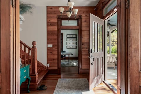 House | 5 bedrooms, high-speed internet