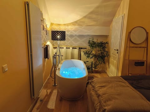 Wellness-Zeit im Whirlpool