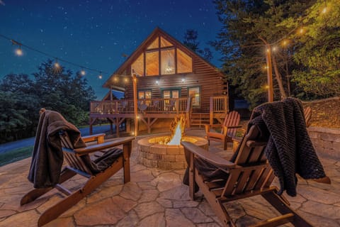 Gather around the fire pit under a million stars — the perfect Smoky Mountain night.