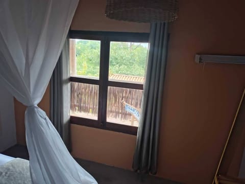 WiFi (free), bed sheets