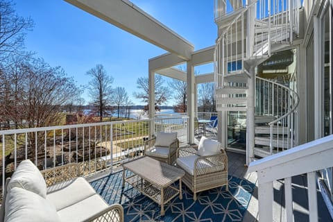 House, Multiple Beds (Straight to the Point) | View from room