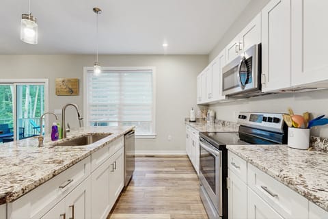 House, Multiple Beds, Kitchen (The Cove at Horseshoe Bend) | Private kitchen