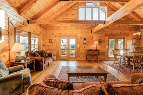House, Multiple Beds, Balcony (Longview Lodge) | Living area