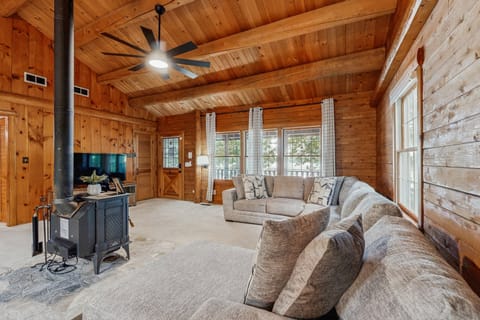 Cabin, Multiple Beds, Fireplace (Lakeview Lodge) | Living area