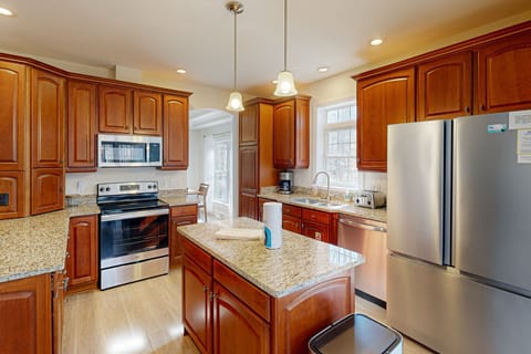 House, Multiple Beds, Kitchen (Lake Escape Getaway) | Private kitchen