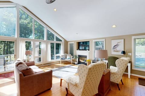 House, Multiple Beds, Balcony (Turtle Cove) | Living area