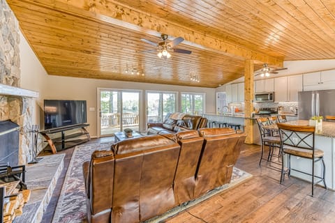 House, Multiple Beds, Fireplace (Better at the Lake) | Living area