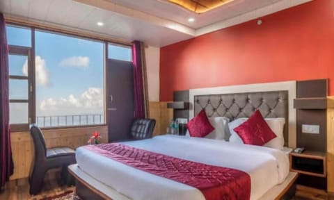 In-room safe, soundproofing, WiFi (free)