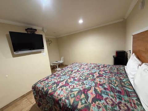 Standard Single Room | Free WiFi, bed sheets