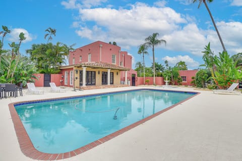 Bradenton Vacation Rental | 4BR | 3.5BA | 2,320 Sq Ft | 2 Steps to Enter