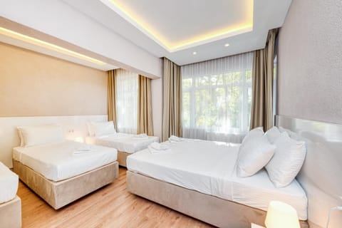 Luxury Apartment | Blackout drapes, soundproofing, iron/ironing board, free WiFi