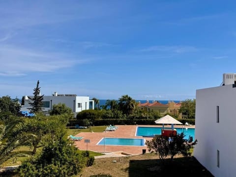 2 outdoor pools
