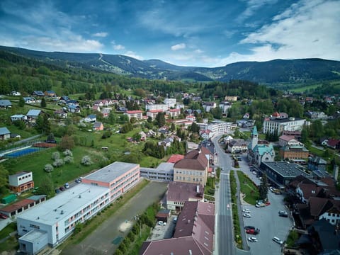 Mountainous Landforms, Residential Area, Urban Area, Landscape, Neighbourhood, Mountain, Hill, Bird'S-Eye View, Town, Suburb