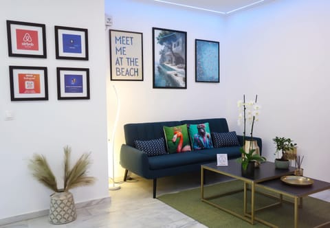 Shared living room space at the entrance of the property - Cozy decoration notes 