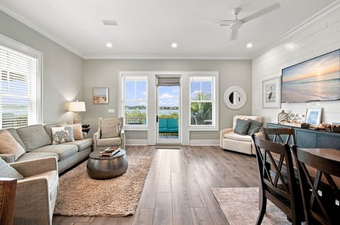 Dj Coastal Retreat Living room