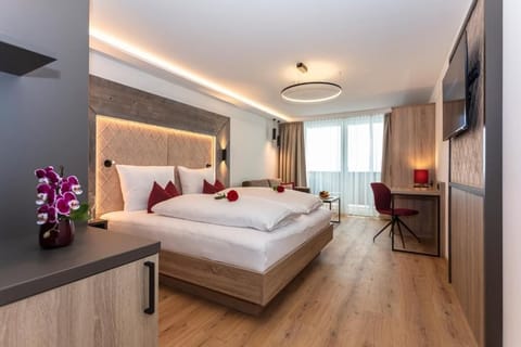 Deluxe Double Room, Balcony, Mountain View | In-room safe, soundproofing, WiFi (free)