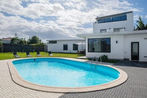 12 outdoor pools