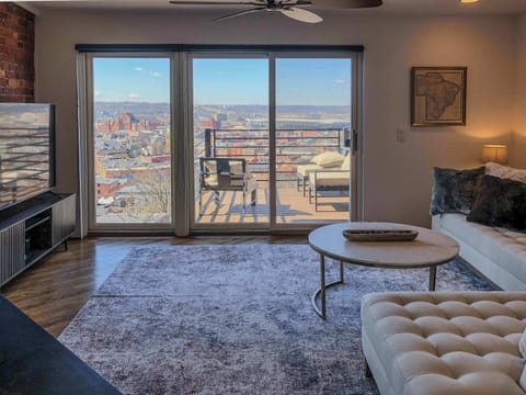 Condo, Multiple Beds, City View (City View Perch) | Living area