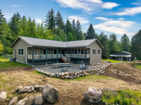 Exterior front view of the home.