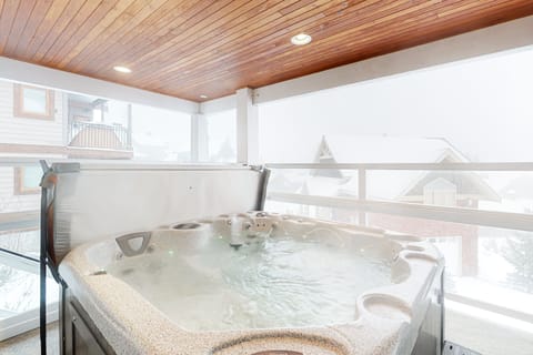 House, Patio | Private spa tub
