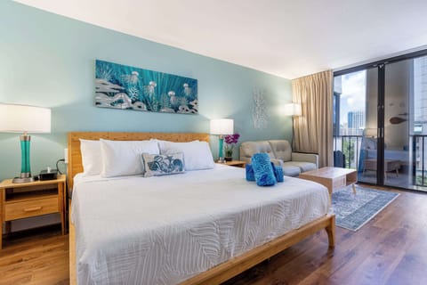 Welcome to our newly remodel Piko suite - elegantly furnished and stocked with thoughtful amenities to ensure you have an enjoyable time in Waikiki. But if there is something we can provide to enhance your stay, contact us at any time.