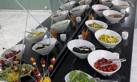 Room, Garden View | Dining
