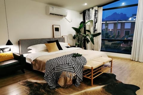 Superior Double Room, Park View | Desk, laptop workspace, blackout drapes, soundproofing