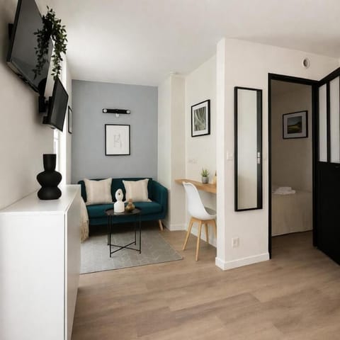Apartment | Iron/ironing board