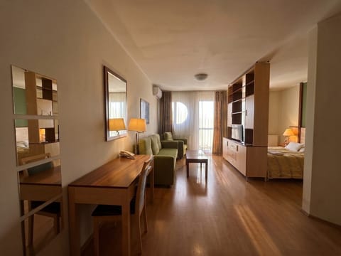 Studio, Balcony, Park View | Desk, laptop workspace, free WiFi