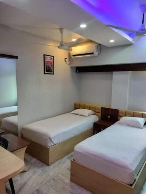 In-room safe, soundproofing, WiFi (free)
