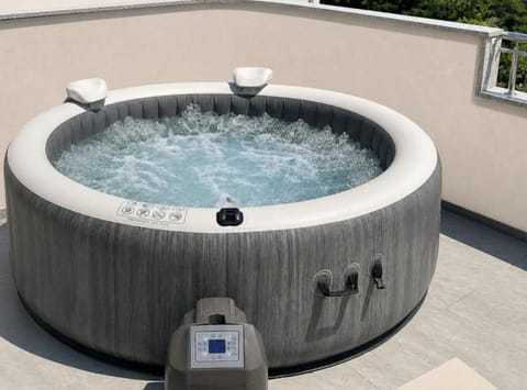 Apartment (One bedroom apartment) | Private spa tub