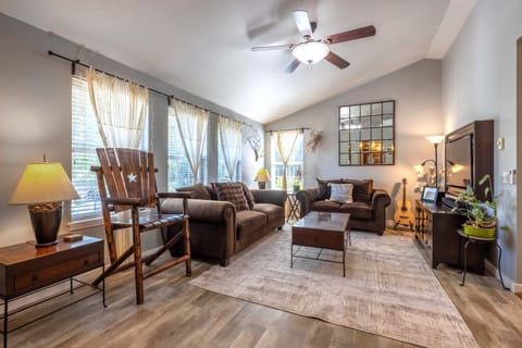 House, 3 Bedrooms | Living area | Smart TV