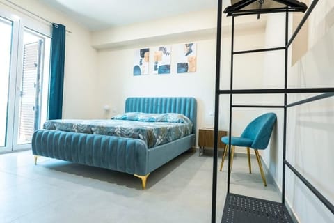 Desk, laptop workspace, free WiFi, wheelchair access