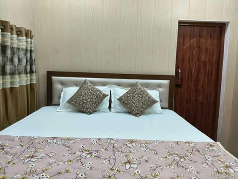 Deluxe Single Room, City View | Desk, laptop workspace, free WiFi