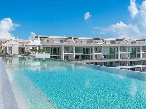 2 outdoor pools