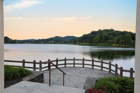 Walk To the Lake's Edge