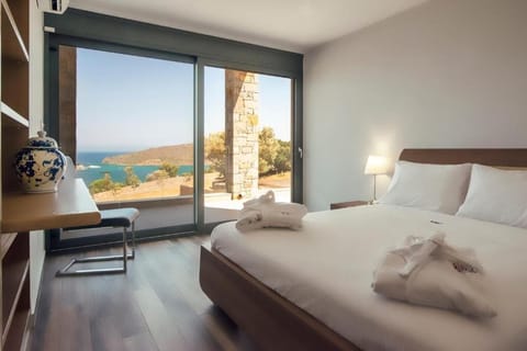 In-room safe, soundproofing, iron/ironing board, free WiFi