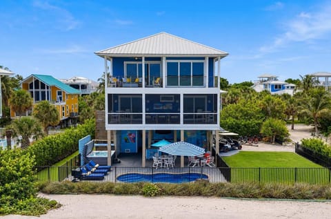 The Gulf-front pool and entertainment area is sure to be where you’ll spend countless hours relaxing, playing, and making vacation memories.