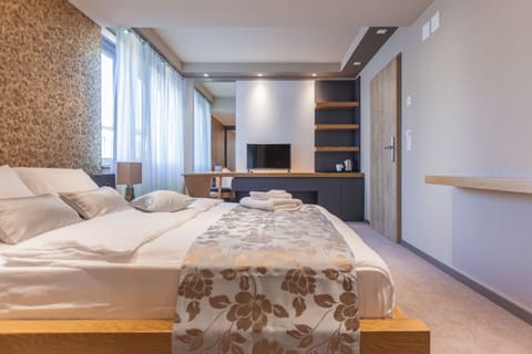 Premium bedding, minibar, in-room safe, soundproofing